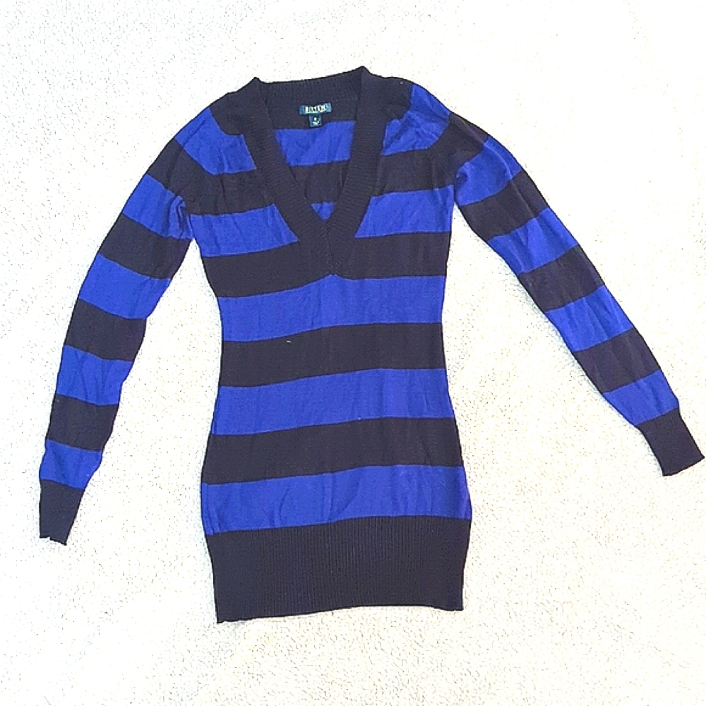 V neck long sleeve sweater, Bitten by Sarah Jessica Parker